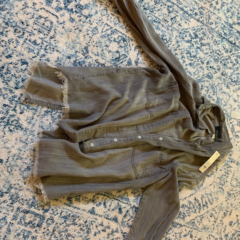 Francesca’s button up top